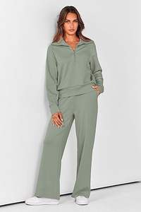 Vente en gros Vêtements de sport décontractés pour femmes Ensemble deux pièces en polyester/coton imprimé pour l'hiver Haut court Pantalon Survêtements à capuche Sweat-shirt - Product Image 2