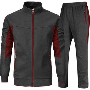 Ensemble de survêtements de sport sur mesure pour hommes avec broderie d'impression de logo par sublimation et options de marque de distributeur - Product Image 1