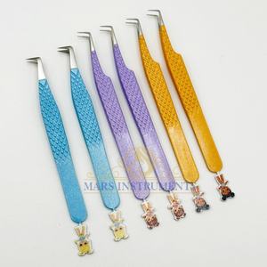 Pinces à cils BRATZ Girl professionnelles à pointe fine, texture lisse, style volume, durables, anti-magnétiques, en acier inoxydable japonais - Product Image 5