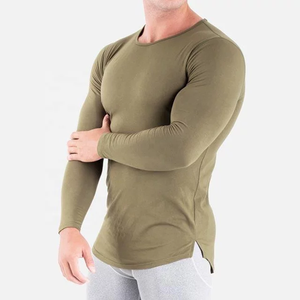 เสื้อยืดออกกำลังกายของผู้ชาย OEM พิมพ์ลายโค้งชายเสื้อทรงพอดีตัวยาวขายดีหลากหลายสีทึบถักโลโก้แบบกำหนดเองยินดีต้อนรับ! - Product Image 1