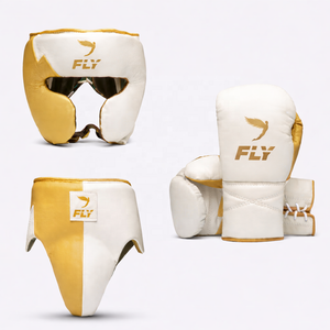 Ensemble de boxe professionnel en cuir de vache véritable gris et blanc personnalisé avec gants de boxe, protège-tête et protège-guêtres pour l'entraînement - Product Image 3