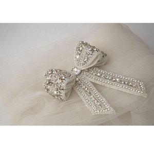 Barrette à cheveux nœud en perles de cristal, accessoires de coiffure ornés, design personnalisé, broderie de perles, nœuds pour cheveux, vente en gros de nœuds perlés - Product Image 5