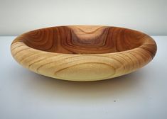 Bol à salade en bois de luxe avec finition naturelle, fait main, vaisselle décorative pour la cuisine, pour fruits et salades, utilisation pour les mariages - Product Image 3