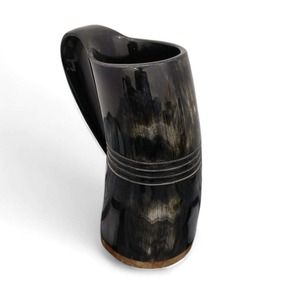 Mug en corne naturelle fait main, nouveau design, personnalisable, style Viking, authentique, d'inspiration médiévale, pour boire de la bière - Product Image 3