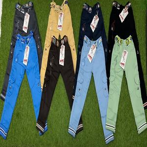 Joggers de tela Premium para niños con doble bolsillo en colores ligeros de verano estilo utilitario con técnicas lavadas - Product Image 1