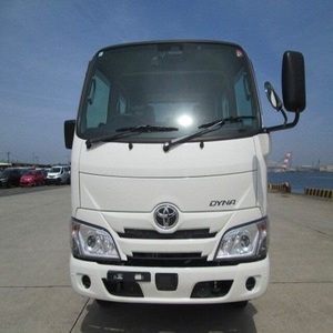 OFERTA PERFECTA: Camioneta TO-YO-TA D-Y-NA 2024 con Transmisión Manual, Volante a la Derecha e Izquierda - Product Image 1