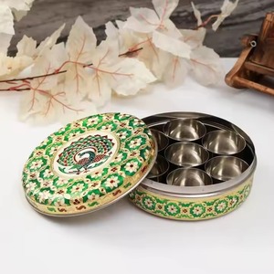 Meenakari tradicional de acero inoxidable Masala Dabba 7 tazas de especias con cuchara Laddu caja de regalo para invitados Festival regalo de inauguración de la casa - Product Image 1