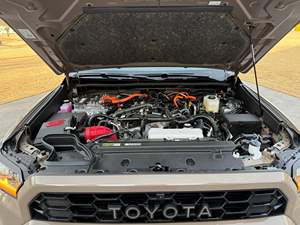 4Runner TRD Pro Turbo Hybride 4 cylindres, 4 roues motrices, différentiel arrière verrouillable, non modifié, 2025 - Product Image 4