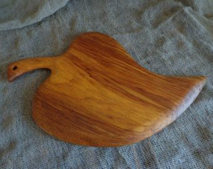 Planche à découper en forme de cœur en bois |   Planche de cuisine en bois massif faite à la main pour la maison et les cadeaux - Product Image 6