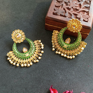 ชุดต่างหูห้อยประดับคริสตัลพู่ไข่มุกชุบทองแบบอินเดียสำหรับงานแต่งงานเจ้าสาว - Product Image 3