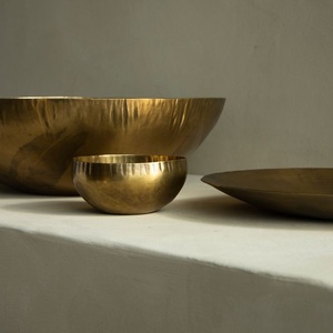 Cuenco de metal martillado de primera calidad con textura suave para servir ensaladas, frutas, aperitivos, uso doméstico y comercial - Product Image 4