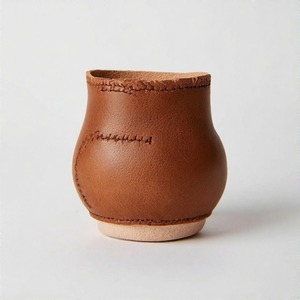 Maceta en miniatura discreta con textura de cuero hecha para espacios de vida tranquilos que dan la bienvenida a la artesanía y la naturaleza por igual - Product Image 5