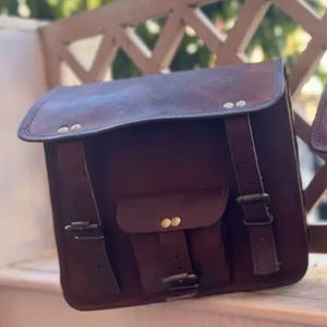 Grand sac de sport en cuir véritable pour selle de moto Sac de voyage de style sport marron avec logo personnalisé - Product Image 1