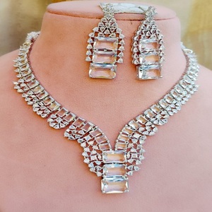 Conjunto de collar de Zirconia cúbica de corte de estrella de alta calidad para mujer, conjunto de collar de diamantes artificiales de lujo asequible para ropa de fiesta - Product Image 1