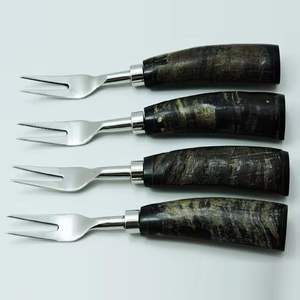 Couverts en acier inoxydable personnalisés de haute qualité cadeau élégant avec poignée de conception de corne de brûlure bouton arrière en métal pour un usage domestique - Product Image 2