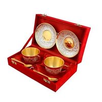 Regalo de negocios y promocional Juego de platillos de 4 tazas de té chapados en oro y plata de latón con bandeja Estilo líder disponible al mejor precio