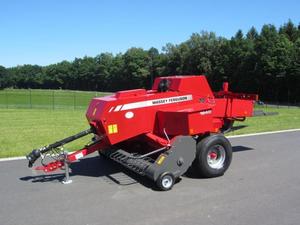 Moissonneuse-batteuse Massey Ferguson 1840 rouge, poids 5500 kg, 0-2000 heures, équipement agricole d'occasion - Product Image 4