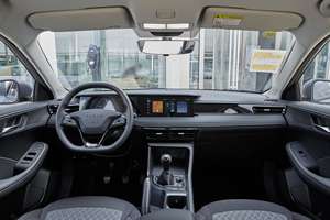 I5 1.5L CVT Édition Premium Berline Automatique Multifonction Allemagne R17 Euro VI Essence/Pétrole Traction Avant Foncé - Product Image 6