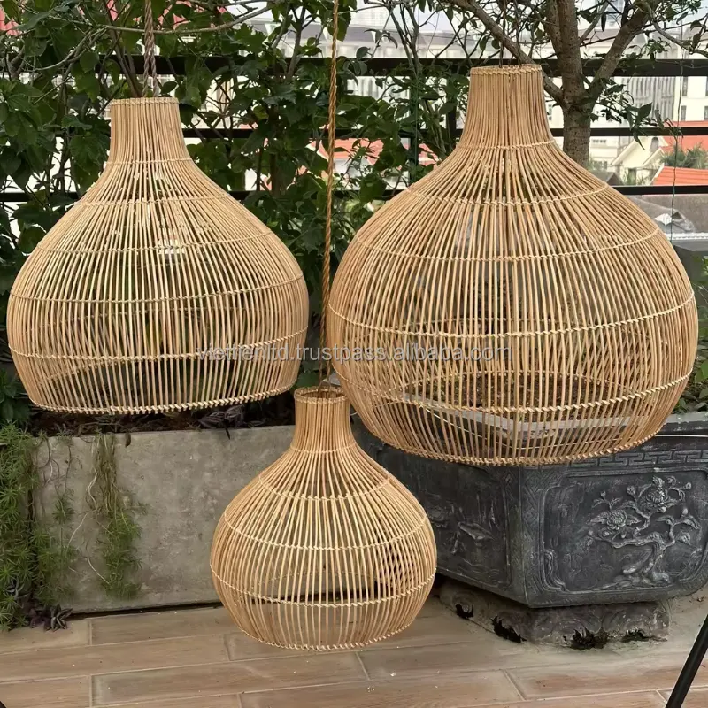 Best-seller Lustres et suspensions en rotin pour intérieur/extérieur faits à la main, formes de lampes vintage fabriquées en Vinacraft au Vietnam