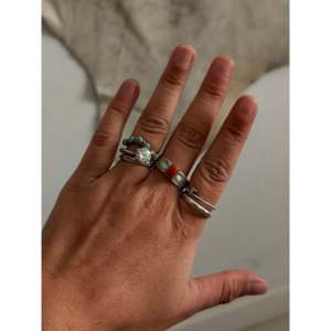 แหวนเงินแท้สเตอร์ลิงทำมือแบบนาวาโฮ ประดับพลอยปะการังสีแดง ขนาด 11 สำหรับใส่ทุกวัน ลายเรขาคณิต ฝังแบบอินวิซิเบิล เบซเซ็ตติ้ง - Product Image 2