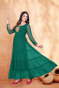 Robe décontractée réversible en crêpe de georgette verte pour femmes, broderie, mariage et Diwali, motif uni, coupe régulière, toutes saisons - Product Image 3