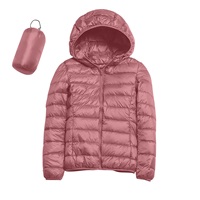 Vente en gros Veste en duvet légère de haute qualité grande taille pour femmes manteau bouffant coupe-vent à capuche compressible vêtements