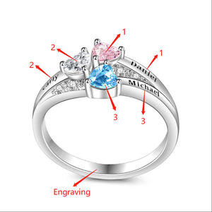 Anillo Jeulia con Nombre Personalizado y Tres Corazones con Piedras de Nacimiento, Chapado en Rodio, Plata de Ley - Product Image 5