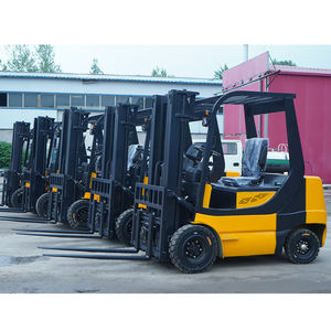 Charge lourde manipulant le chariot élévateur diesel de 3 tonnes pour l'exploitation et les chantiers de construction - Product Image 3