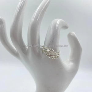 Diseño étnico hecho a mano 92,5 Anillo de racimo de plata Origen indio de moda - Product Image 1