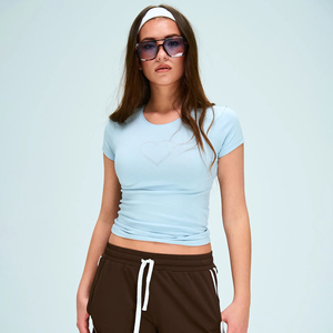 เสื้อยืดผู้หญิงประดับเพชร แขนสั้น ผ้าคอตตอนผสมสแปนเด็กซ์ ทรงพอดีตัว สไตล์ Y2K สตรีทแวร์ ลายกราฟิก รับออกแบบเอง ขายส่ง OEM - Product Image 1