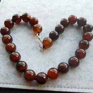 Collier de perles en résine botanique en forme de boule de style vintage fabriqué à la main avec chaîne de corde pour la vente en gros de mode - Product Image 4