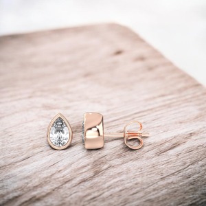 ต่างหูเพชรเม็ดเดี่ยวสีโรสโกลด์14K ที่ดูหรูหรา1.00กะรัตขอบลูกแพร์แบบเพชร - Product Image 1