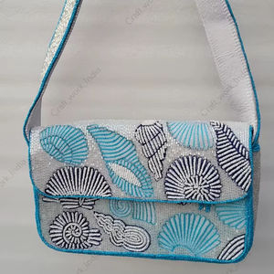 Sac à bandoulière en perles de coquillages indien entièrement artisanal pour femmes, sac à main de luxe fait à la main pour les soirées, œuvre d'art, designs - Product Image 1