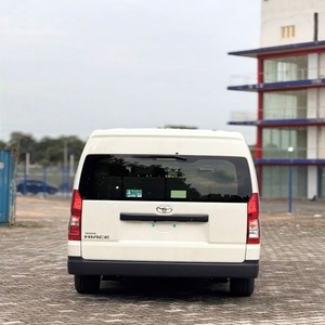 Minivan Moderna Hi Ace con Volante a la Izquierda, 5 Asientos, Diésel Turbo, Tracción en las Cuatro Ruedas - Product Image 2