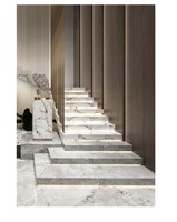 Marches d'escalier en porcelaine de luxe haut de gamme, design ferme, rayures bleues et noires, finition mate, antidérapantes, ACCENTS, brique réfractaire, villa