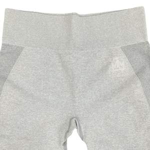 Ensemble de sport deux pièces pour femme : soutien-gorge de sport et short cycliste taille haute, tenue de fitness extensible - Product Image 4