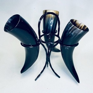 Ensemble de cornes à boire Viking 6 cornes polies 400ml chacune présentées dans un support de table rond Qualité authentique pour un affichage élégant Agate - Product Image 3