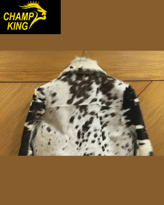 Veste en fausse fourrure de style vintage de haute qualité à imprimé vache avec boutons, fabriquée par la marque Champ King - Product Image 4
