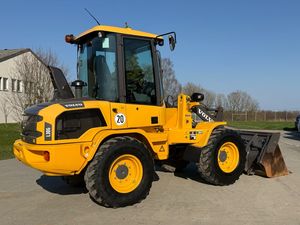 Cargadora de ruedas Volvo L30G nueva/usada con transmisión manual. Horas de operación: 3,448 horas. - Product Image 3