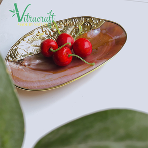 Meilleure vente assiette à caviar en nacre rose de forme carrée avec motifs uniques en métal cuivré pour la présentation des aliments - Product Image 3