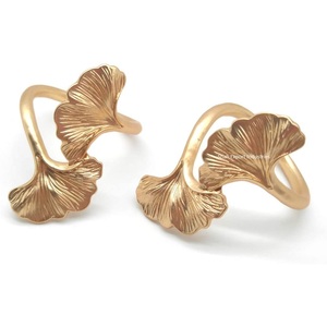 Servilletero de latón decorado, diseño de hoja de Ginkgo con acabado dorado para boda, banquete, cena, decoración de mesa, servilletero - Product Image 1