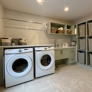 Système de meuble de buanderie moderne pour balcon Senger avec lave-linge et sèche-linge intégrés, rangement <span class=keywords><strong>en</strong></span> <span class=keywords><strong>bois</strong></span> et plan de travail <span class=keywords><strong>en</strong></span> marbre Arabescato - Product Image 5