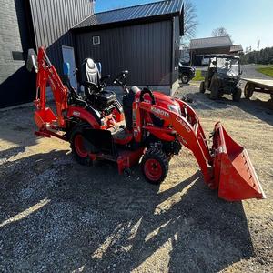 Chargeur de tracteur Kubota LA340 de qualité supérieure, combinaison pelle rétrocaveuse, pour les acheteurs de machines agricoles recherchant puissance et durabilité - Product Image 2