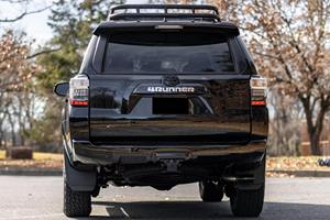 EXTREMELY CLEAN 2023 LP-570-4 SUPER TROFEO STRADALE CONDUITE À GAUCHE SIÈGES EN CUIR PRÊT À ÊTRE EXPÉDIÉ - Product Image 4