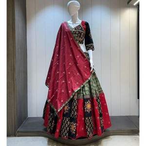 Chaniya Choli traditionnel pour femme, en coton Ikkat Khadi, dessiné à la main, réversible, concept demi-demi, pour l'été et les occasions festives - Product Image 3
