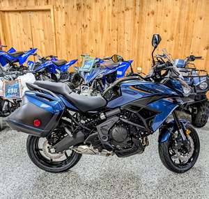 Moto de tourisme 650cc 2026 avec valises latérales et ABS - Product Image 5