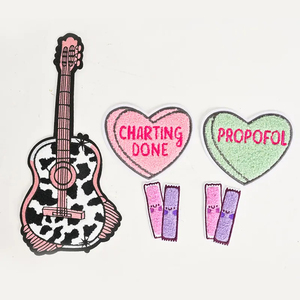 Nouveau design de patchs de Noël à paillettes logo personnalisé pour chapeau grand fer brodé auto-adhésif nœud papillon en chenille - Product Image 2