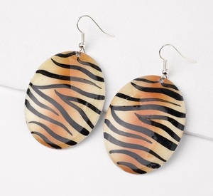 Boucles d'oreilles artisanales en bois et résine, accessoires de bijoux pour femmes, article tendance - Product Image 2