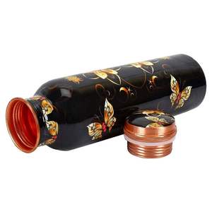 Bouteille en cuivre réutilisable avec des motifs en émail floral vibrant et un couvercle anti-déversement conçu pour voyager à la maison ou au travail - Product Image 4