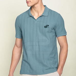 Chemise à col Johnny moderne pour hommes, conçue pour les tenues décontractées, offrant une liberté de mouvement et un look élégant. - Product Image 3